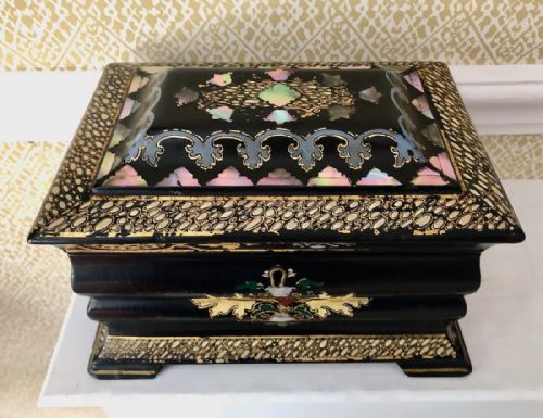 A Jennens & Bettridge Papier Mache Tea Caddy Inlaid with Mother-of-pearl C. 1870