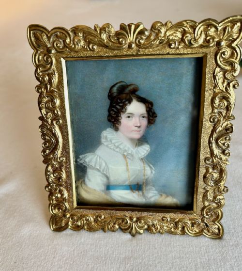A FINE PORTRAIT MINIATURE OF A LADY IN A WHITE DRESS C1830 - ADDITIONAL PHOTO 1