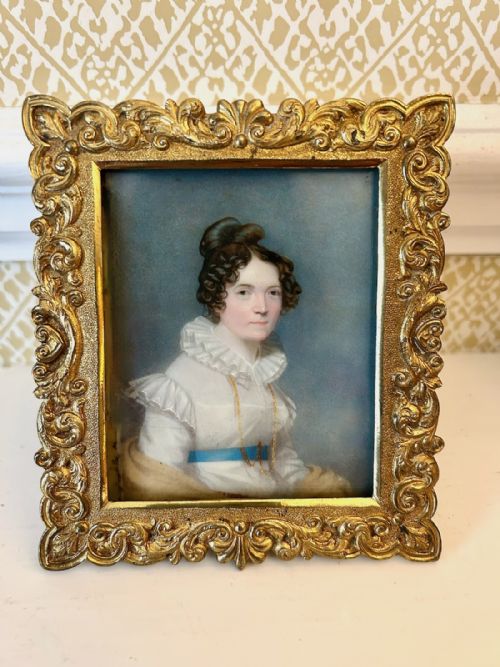 A FINE PORTRAIT MINIATURE OF A LADY IN A WHITE DRESS C1830 - ADDITIONAL PHOTO 3