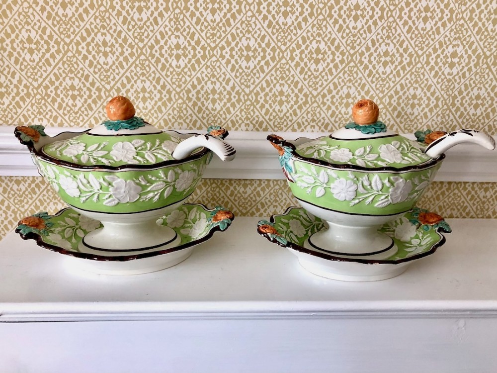A Pair of Century Ridgway Sauce Boats and Ladles c.1830