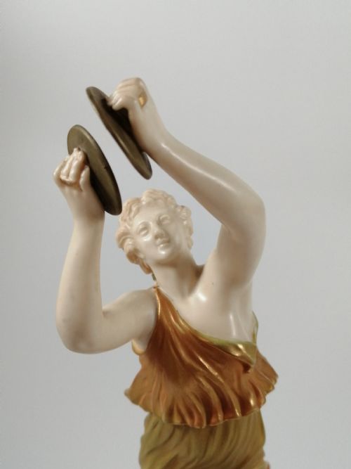 fig 1. Antique Royal Worcester Hadley figurine « Woman with cymbals » ,Shot Enamel ,?.1890