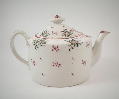 fig 3. NEW HALL porcelain teapot of old oval shape,c.1805