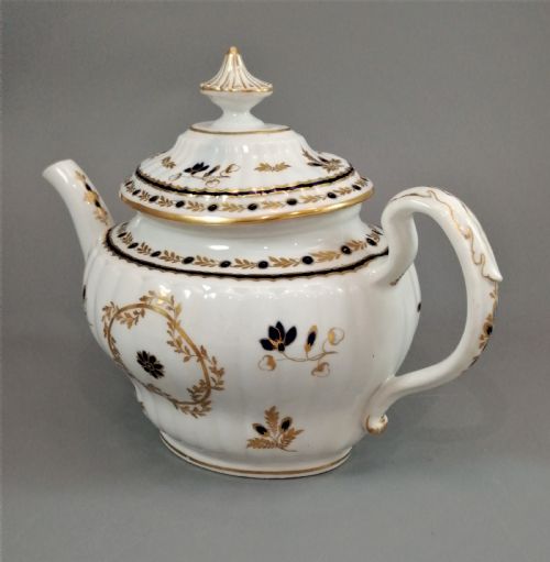 fig 2. A Flight & Barr (Worcester) teapot and stand , c 1792-1800