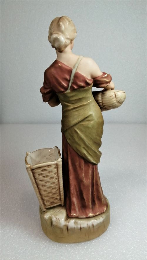 ANTIQUE ROYAL DUX FIGURINE OF A WOMAN WITH WICKER BASKETS - ADDITIONAL PHOTO 3