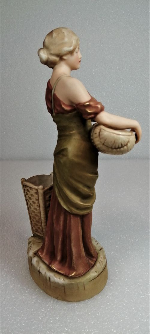 ANTIQUE ROYAL DUX FIGURINE OF A WOMAN WITH WICKER BASKETS - ADDITIONAL PHOTO 4