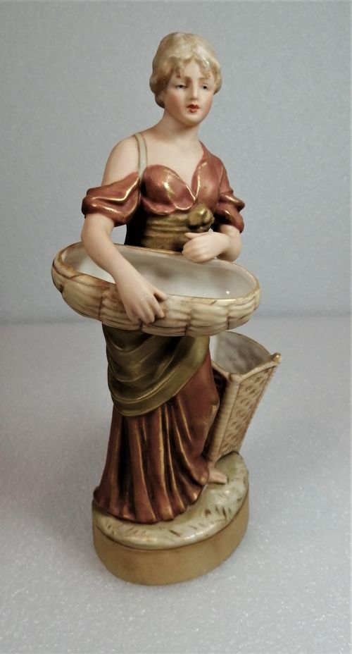 ANTIQUE ROYAL DUX FIGURINE OF A WOMAN WITH WICKER BASKETS - ADDITIONAL PHOTO 6
