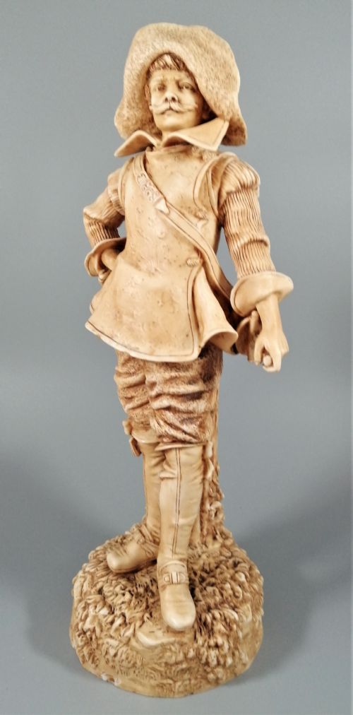 fig 3. A Robinson and Leadbeater ivory parian ware figure of a musketeer