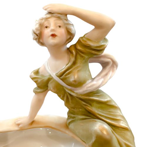 1900'S ART NOUVEAU ROYAL DUX PORCELAIN MAIDEN LEANING ON SHELL VIDE POCHE FIGURINE MODEL 818 - ADDITIONAL PHOTO 1