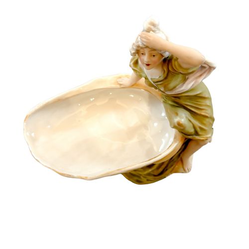 1900'S ART NOUVEAU ROYAL DUX PORCELAIN MAIDEN LEANING ON SHELL VIDE POCHE FIGURINE MODEL 818 - ADDITIONAL PHOTO 3