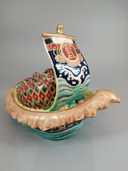 JAPANESE KUTANI CENSER IN THE SHAPE OF A TREASURE SHIP TAKARABUNE MEIJI PERIOD - ADDITIONAL PHOTO 10