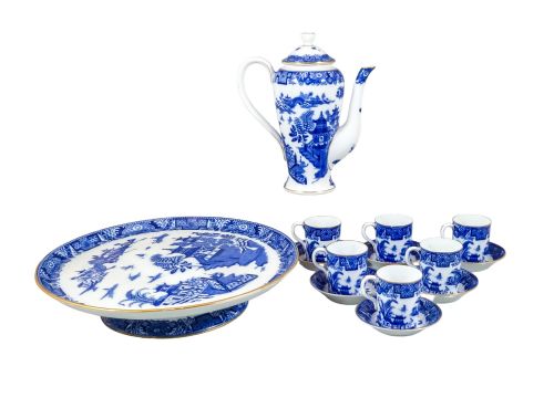 fig 2. 1917 Royal Worcester Chinoiserie Blue Willow porcelain 14pc coffee service for 6 persons with tazza, cups, saucers and coffeepot
