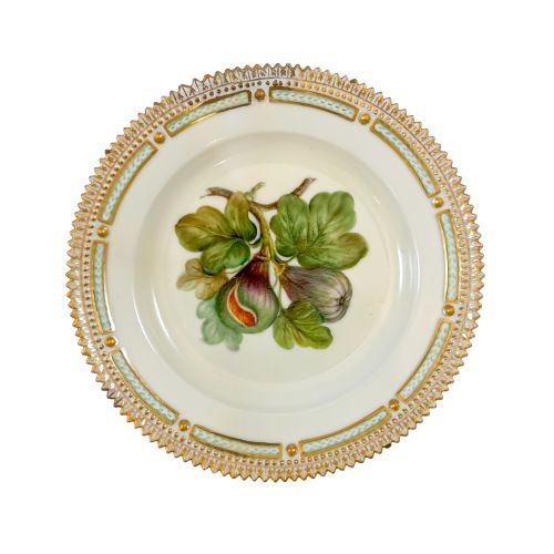 1920'S Royal Copenhagen Hand-painted Flora Danica Fig Dinner Plate with Gold Plated Rim