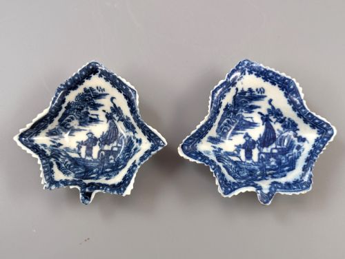 Two Caughley Porcelain Pickle Leaf Dishes in Fisherman & Cormorant / Pleasure Boat Pattern, C. 1780