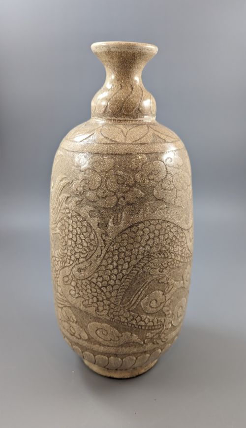 fig 2. Chinese Longquan celadon glazed porcelain vase, Ming Dynasty (1368-1644)