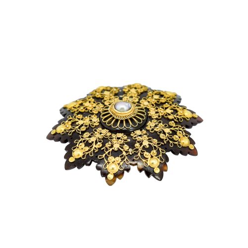 fig 4. Antique Georgian tortoiseshell flowerhead brooch, gold cannetille and natural split pearl
