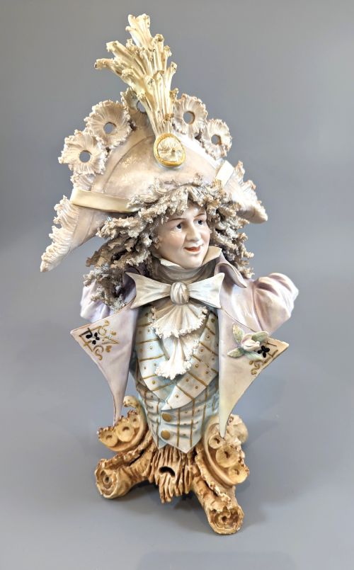 fig 4. A pair of Stellmacher Porcelain Busts , Turn-Teplitz, Bohemia, Austria, circa 1900.