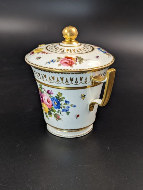 fig 1. Derby Porcelain Pinxton Roses Cup with cover, c.1796.