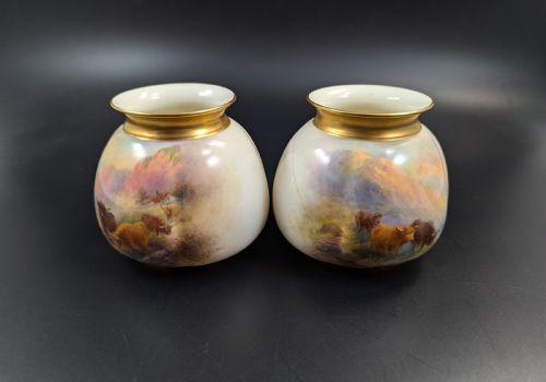 A PAIR OF ROYAL WORCESTER VASES PAINTED WITH HIGHLAND CATTLE BY HARRY STINTON - ADDITIONAL PHOTO 1