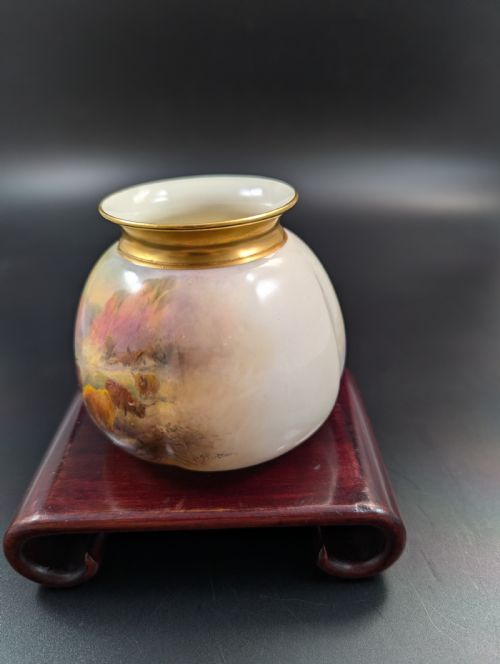 A PAIR OF ROYAL WORCESTER VASES PAINTED WITH HIGHLAND CATTLE BY HARRY STINTON - ADDITIONAL PHOTO 3