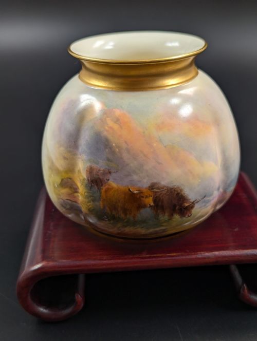 A PAIR OF ROYAL WORCESTER VASES PAINTED WITH HIGHLAND CATTLE BY HARRY STINTON - ADDITIONAL PHOTO 10