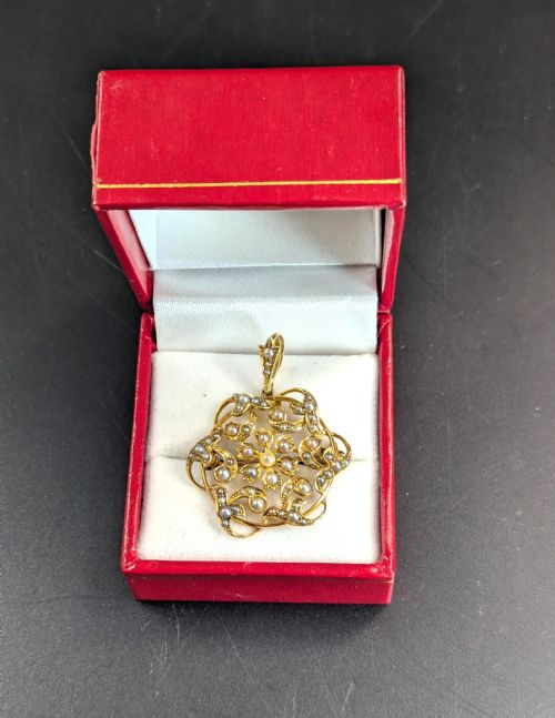 An Edwardian Pearl and 15ct Gold Brooch Pendant