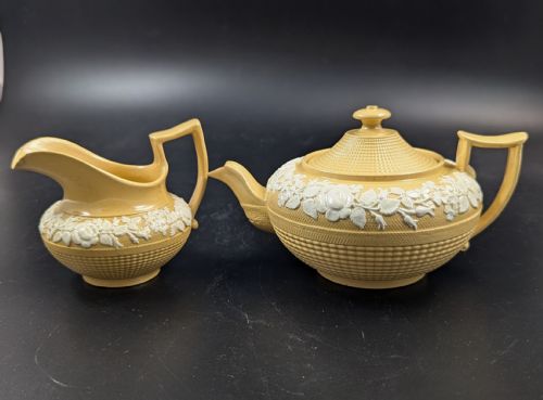 antique teapot and creamer w hackwood style wedgwood c 1823 - CATEGORY: ANTIQUE CERAMICS - DATED 19TH CENTURY