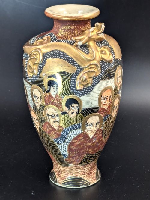 fig 2. Antique Satsuma Vase “1000 Faces”, Japan, Meiji period
