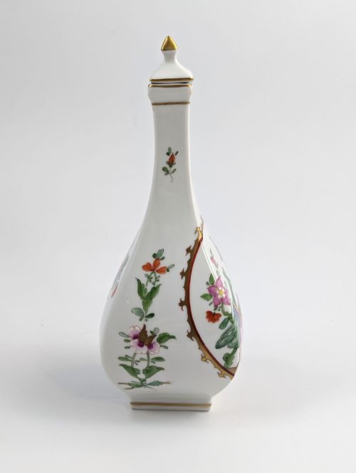 fig 3. Thieme Potschappel Dresden Porcelain Scent Bottle, c. 1902