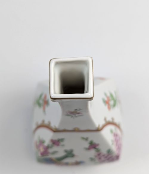 fig 5. Thieme Potschappel Dresden Porcelain Scent Bottle, c. 1902