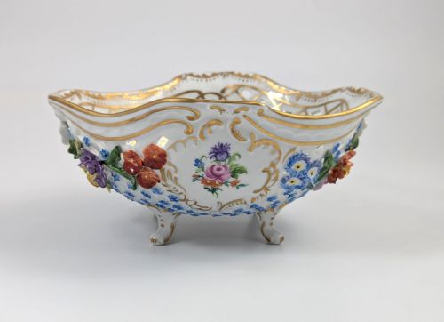 fig 3. Carl Thieme porcelain centrepiece bowl vase, Dresden, 1902