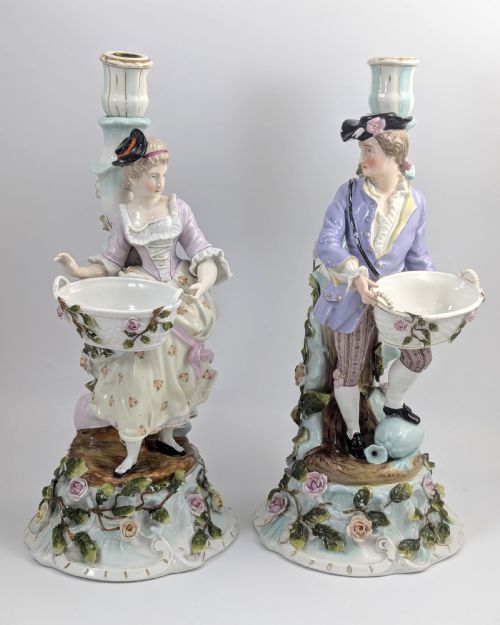 RARE PAIR OF SITZENDORF ROCOCO PORCELAIN FIGURAL CANDLESTICKS GARDENERS WITH BASKETS ON FLORAL BASES - ADDITIONAL PHOTO 2