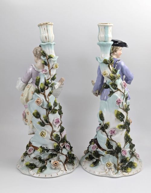 RARE PAIR OF SITZENDORF ROCOCO PORCELAIN FIGURAL CANDLESTICKS GARDENERS WITH BASKETS ON FLORAL BASES - ADDITIONAL PHOTO 3