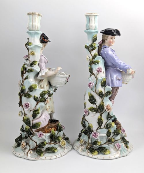 RARE PAIR OF SITZENDORF ROCOCO PORCELAIN FIGURAL CANDLESTICKS GARDENERS WITH BASKETS ON FLORAL BASES - ADDITIONAL PHOTO 4