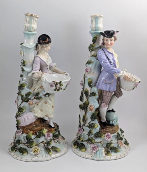 RARE PAIR OF SITZENDORF ROCOCO PORCELAIN FIGURAL CANDLESTICKS GARDENERS WITH BASKETS ON FLORAL BASES - ADDITIONAL PHOTO 5