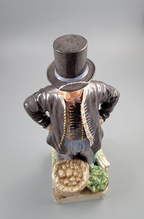 PAIR OF ROYAL COPENHAGEN PORCELAIN FIGURES AMAGER MANS AND WOMANS MARKET COSTUMES 12102 12103 - ADDITIONAL PHOTO 13