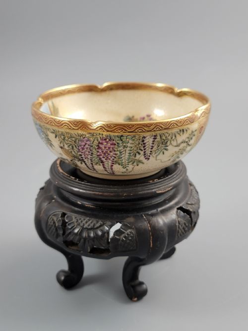 fig 1. Meiji Kinkozan Satsuma Bowl, Roosters, Mt. Fuji, Gilt, Signed, Stand, c1900