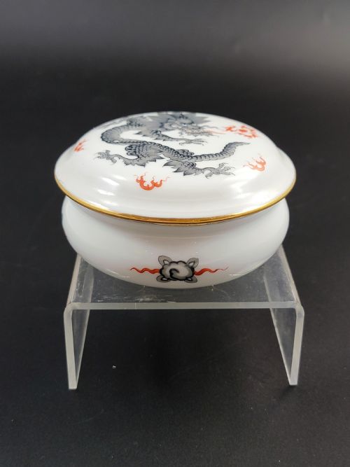 MEISSEN PORCELAIN BOX WITH BLACK DRAGON MOTIF EARLY 20TH CENTURY - ADDITIONAL PHOTO 9