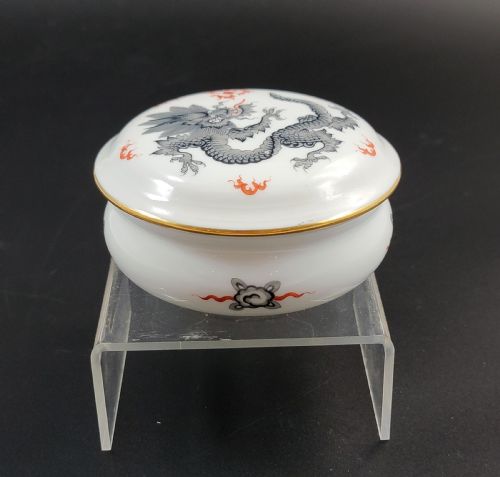 MEISSEN PORCELAIN BOX WITH BLACK DRAGON MOTIF EARLY 20TH CENTURY - ADDITIONAL PHOTO 11
