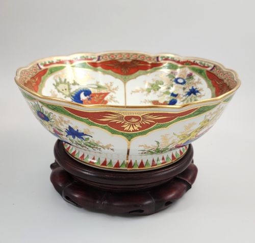 fig 1. A Regency Chamberlain Worcester porcelain bowl with scalloped edges and colourful Chinoiserie enamel painting, resting on a carved dark mahogany stand.