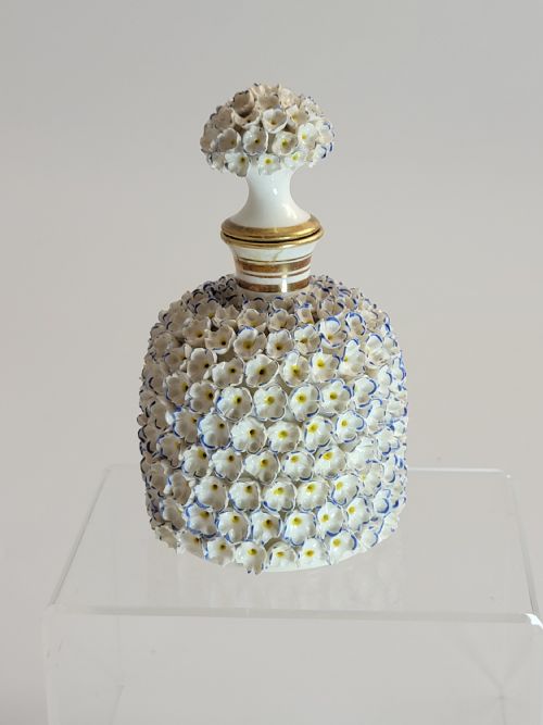 ROYAL WORCESTER PORCELAIN PERFUME BOTTLE WITH FORGETMENOT ENCRUSTATION C 1870 - ADDITIONAL PHOTO 4