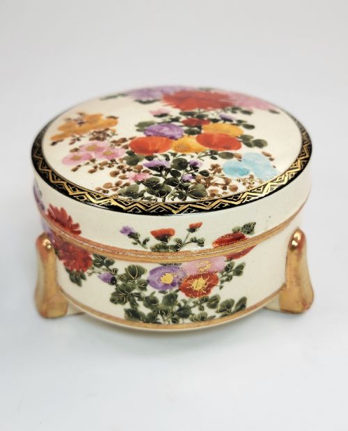 Satsuma Tripod Covered Box, Attributed to Kinkozan, Kyoto, C.1890