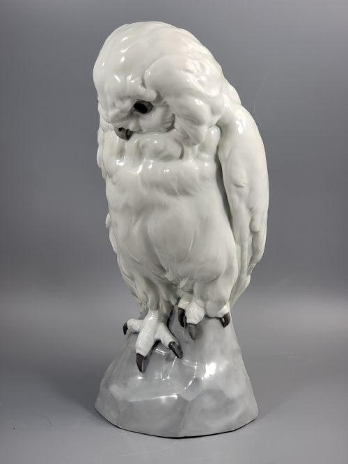 fig 1. Gebruder Heubach Snow Owl, Otto Pech, Large White Porcelain, c.1910