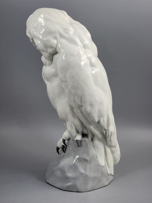 fig 2. Gebruder Heubach Snow Owl, Otto Pech, Large White Porcelain, c.1910
