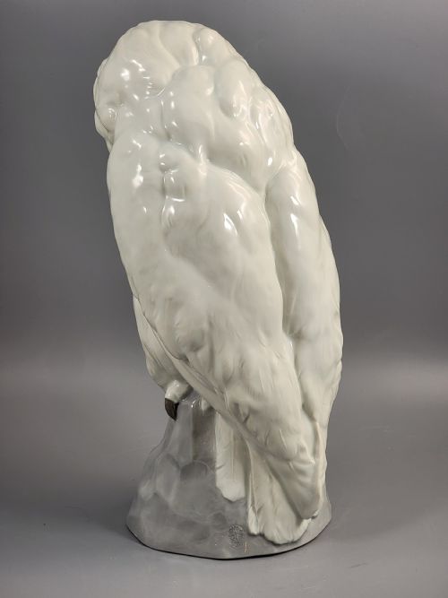 fig 3. Gebruder Heubach Snow Owl, Otto Pech, Large White Porcelain, c.1910