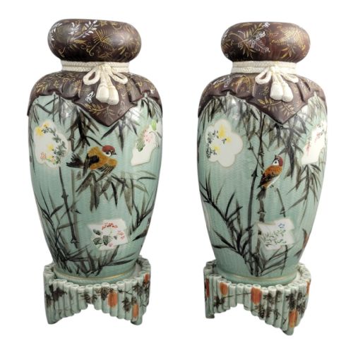 A MONUMENTAL AND UNIQUE PAIR OF MEIJI PERIOD SETO PORCELAIN VASES BY KATO SANHEI ON MATCHING ORIGINAL PORCELAIN STANDS - ADDITIONAL PHOTO 1