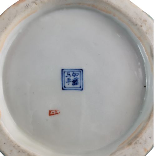 A MONUMENTAL AND UNIQUE PAIR OF MEIJI PERIOD SETO PORCELAIN VASES BY KATO SANHEI ON MATCHING ORIGINAL PORCELAIN STANDS - ADDITIONAL PHOTO 2