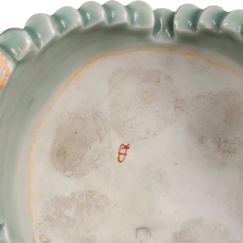 A MONUMENTAL AND UNIQUE PAIR OF MEIJI PERIOD SETO PORCELAIN VASES BY KATO SANHEI ON MATCHING ORIGINAL PORCELAIN STANDS - ADDITIONAL PHOTO 6