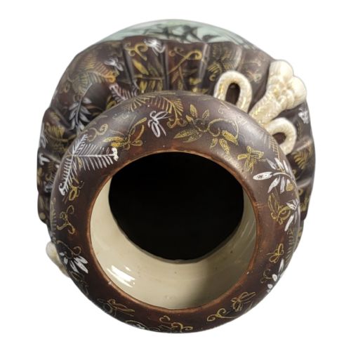 A MONUMENTAL AND UNIQUE PAIR OF MEIJI PERIOD SETO PORCELAIN VASES BY KATO SANHEI ON MATCHING ORIGINAL PORCELAIN STANDS - ADDITIONAL PHOTO 8