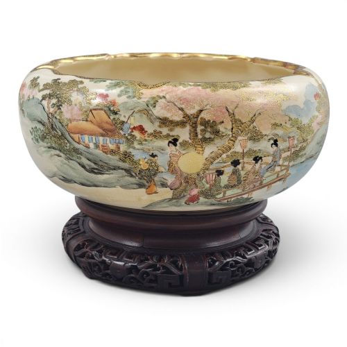 Large signed Japanese Satsuma bowl by the renowned master Shizan, Meiji period