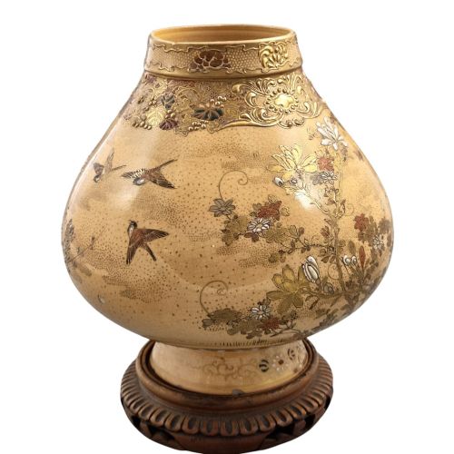 EXCEPTIONAL MEIJI PERIOD KYOTO SATSUMA VASE BY THE KINKZAN WORKSHOP - ADDITIONAL PHOTO 9